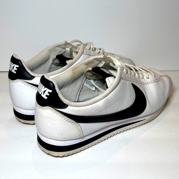 Nike White and Black Athletic Shoes - Picture 3 of 7
